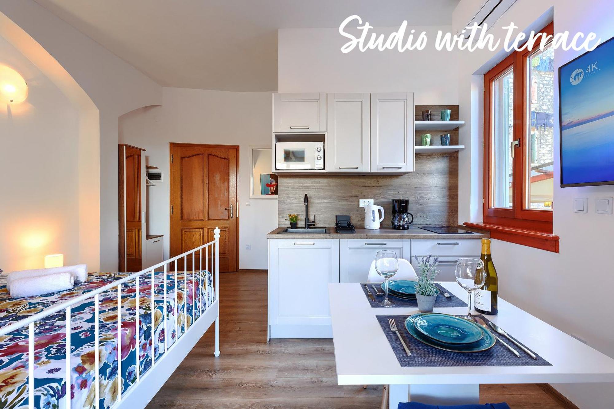 Studios Notte Sul Porto Rovinj Bagian luar foto