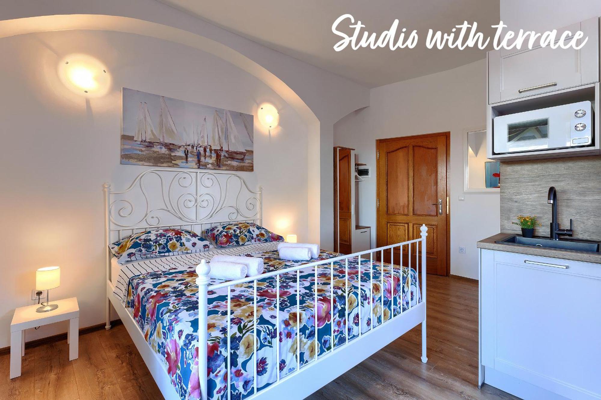 Studios Notte Sul Porto Rovinj Bagian luar foto