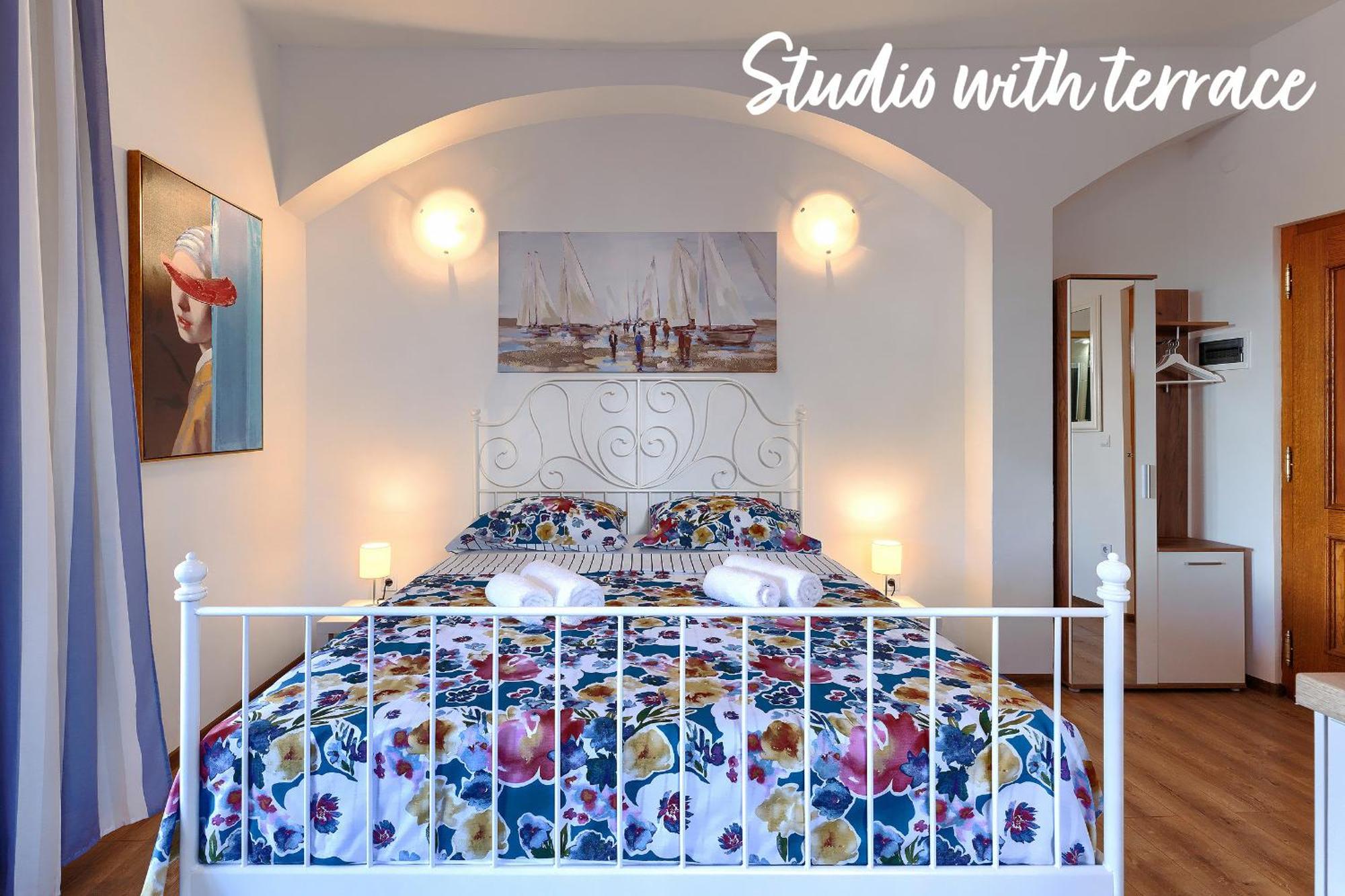 Studios Notte Sul Porto Rovinj Bagian luar foto
