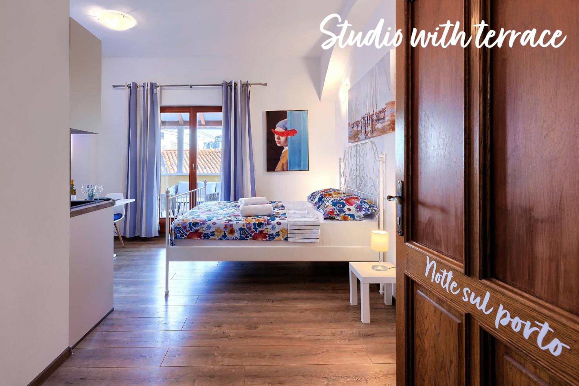 Studios Notte Sul Porto Rovinj Bagian luar foto