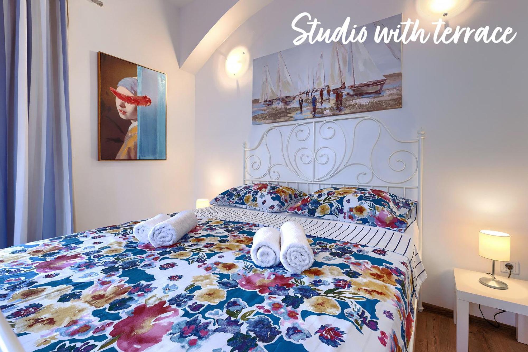 Studios Notte Sul Porto Rovinj Bagian luar foto