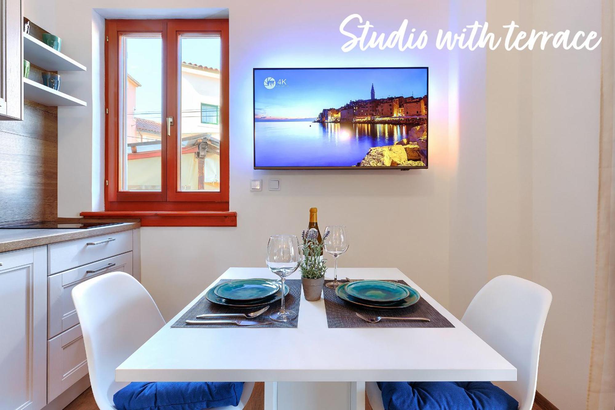 Studios Notte Sul Porto Rovinj Bagian luar foto