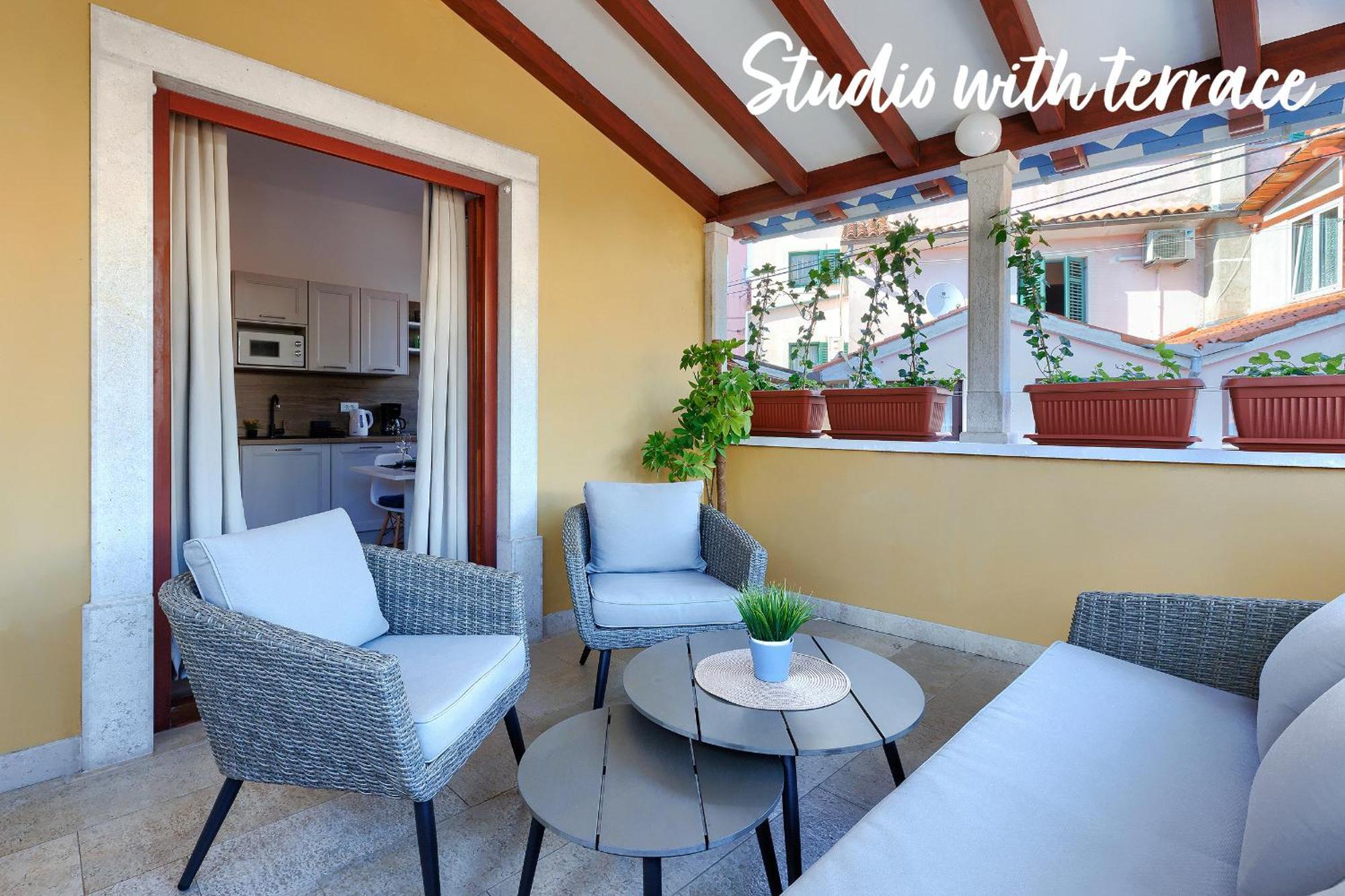 Studios Notte Sul Porto Rovinj Bagian luar foto
