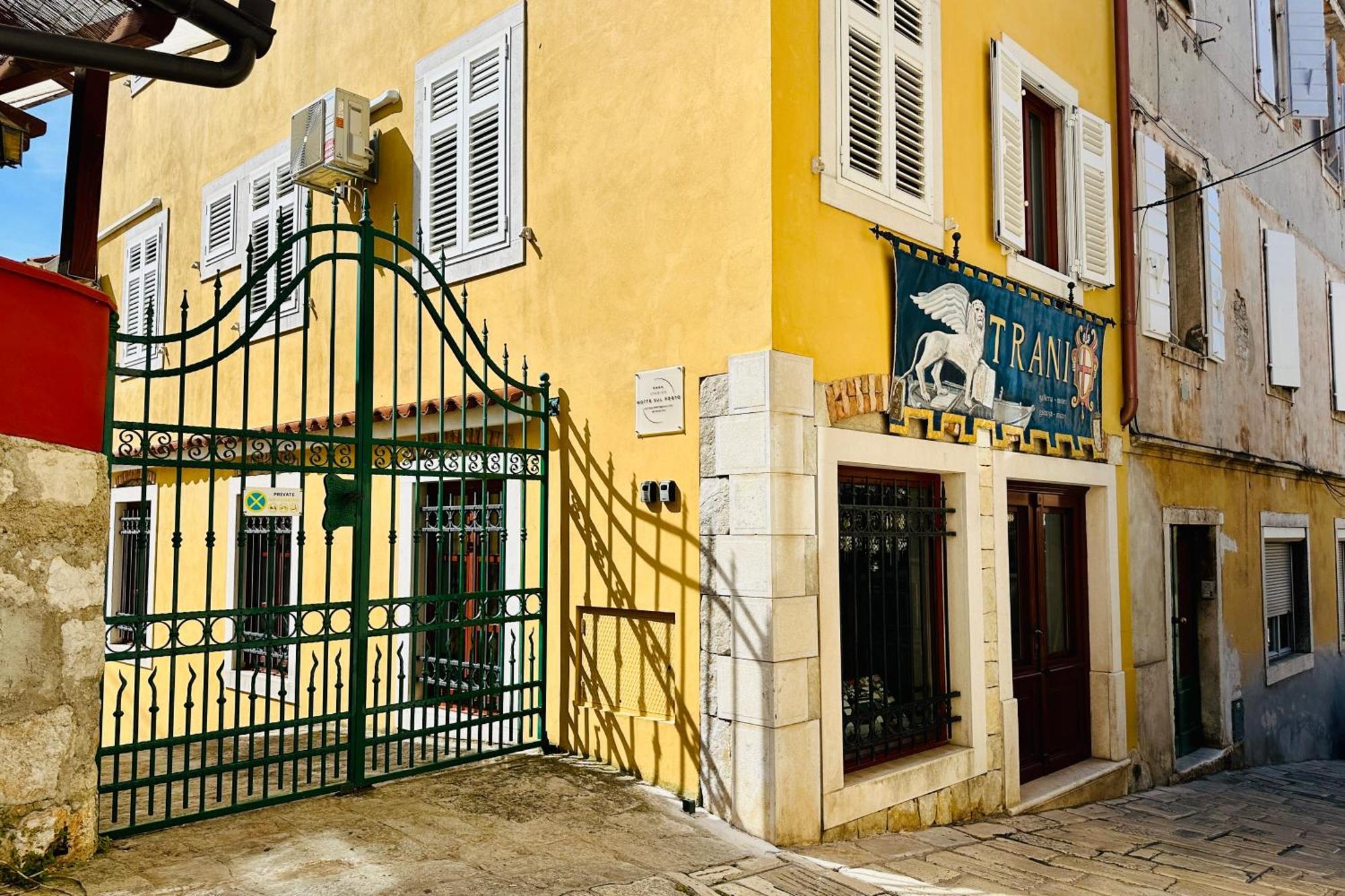 Studios Notte Sul Porto Rovinj Bagian luar foto